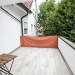 Fullhouse - - K70 - Elevator - Balcony - Smarttv شقة