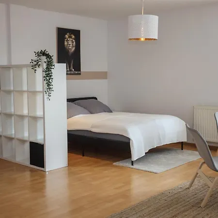 Fullhouse - - K70 - Elevator - Balcony - Smarttv Apartment *