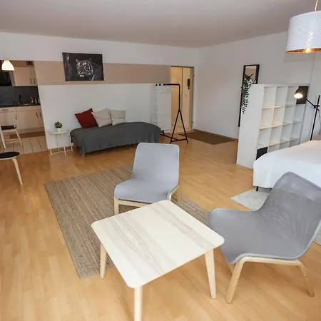 Fullhouse - - K70 - Elevator - Balcony - Smarttv Apartment *