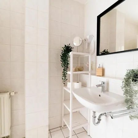 Fullhouse - - K70 - Elevator - Balcony - Smarttv 아파트 *