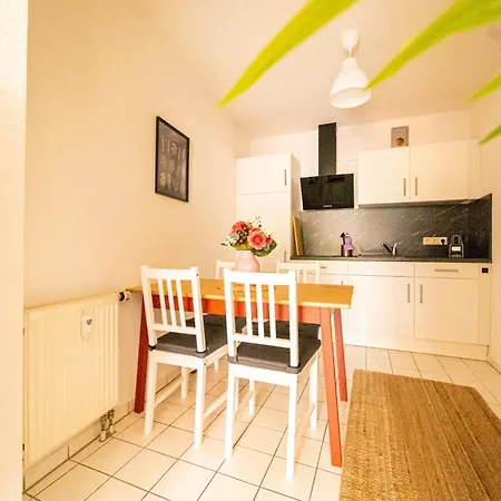 Fullhouse - - K70 - Elevator - Balcony - Smarttv 아파트 *