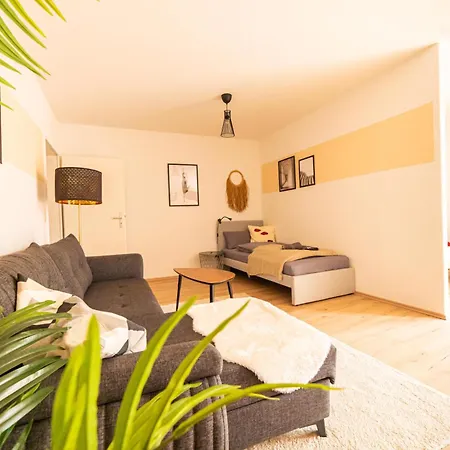 Fullhouse - - K70 - Elevator - Balcony - Smarttv Apartment Eisenach