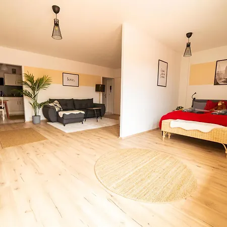 Fullhouse - - K70 - Elevator - Balcony - Smarttv 아파트